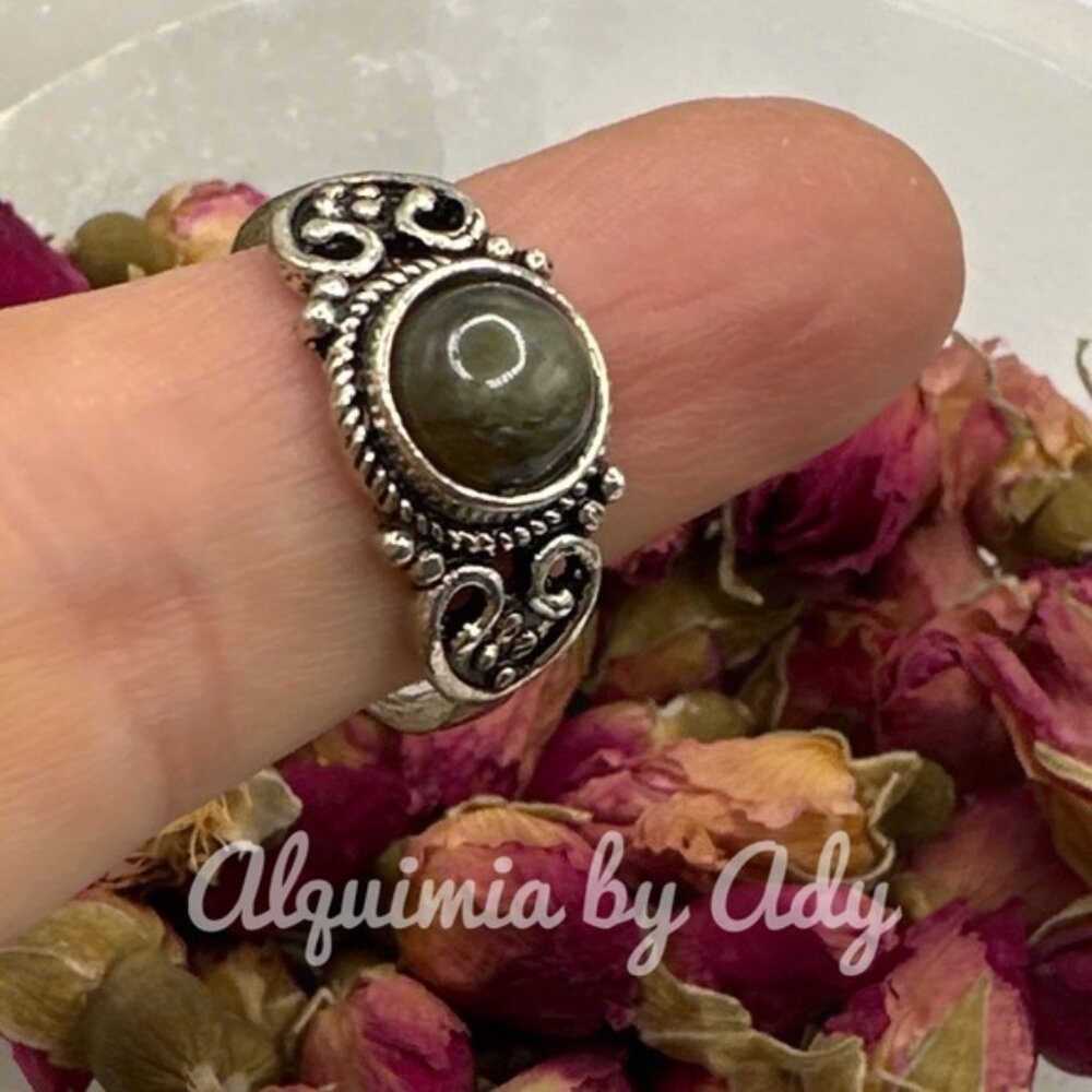 Labradorite silver Victorian style ring - Picture 2 of 3